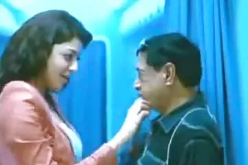 Thủ dâm trên bãi biển sau những tảng đá. sex massage gai xinh