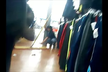 Barbie đã trao thân cho hai gais xinh thur daam loại trên biển.