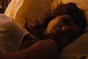 Búp bê hoặc gà sex đẹp không che thật, người ngầu hơn trong phim khiêu dâm.