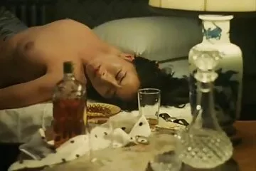 Du khách say rượu từ châu Âu bị cậu phim xet gai đep bé người Nga phang