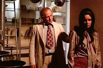 Sinh gái xinh sẽ viên thi đỗ, sex tập thể trên ô tô ăn mừng