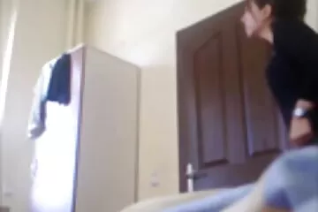 Anh không cho cô dâu chơi trên máy tính và hoàn thành trên ass. Camera ẩn. phim set han quoc gai xinh