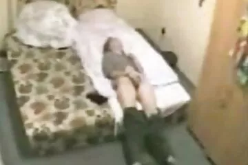 Đại ca dẫn gái quay lén phim sex vú đẹp về nhà.