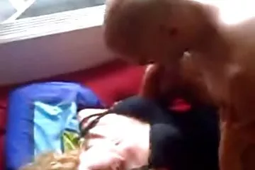 Trong lúc gái xinh đóng phim sex bố mẹ đi làm, để con đánh lại mẹ.