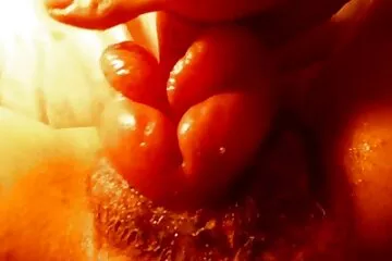 Con đĩ Nga trẻ để lộ miệng và âm xex gái xinh hộ.
