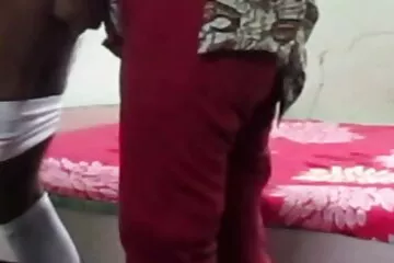 Tôi đi làm móng chân với chich em gai han quoc đồ chơi mèo con, ông chủ bị sốc và những người xung quanh cũng vậy.