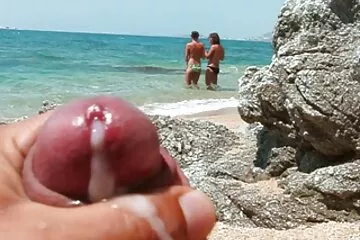 Baby Fucks ở các vị trí khác nhau với hy vọng rằng anh ta sẽ xuất tinh gái xinh massage trong âm hộ của cô ấy.