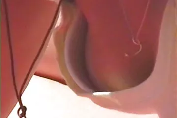 Bitch được xuất sex mong đẹp tinh trong âm hộ chặt chẽ từ một người lạ.